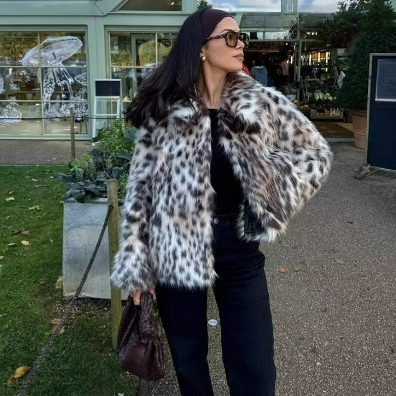Europe Beautiful Women's Cloth - Street Fashion Europe 评论和价格