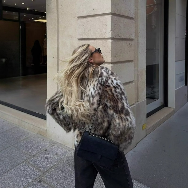 Europe Beautiful Women's Cloth - Street Fashion Europe 评论和价格